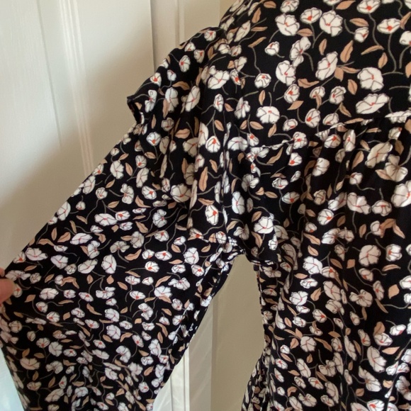Pieces Black White Floral Flutter Long Sleeve Smocked Mock Neck Dress-Sz-XL - Picture 6 of 16